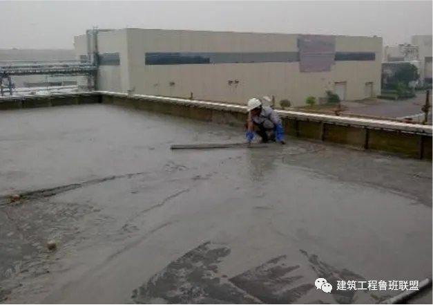 屋面保温的三种做法：现浇、铺贴、喷涂(图10)
